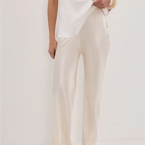 DISSH Nikki Cream Satin Bias pants

Wide legs.